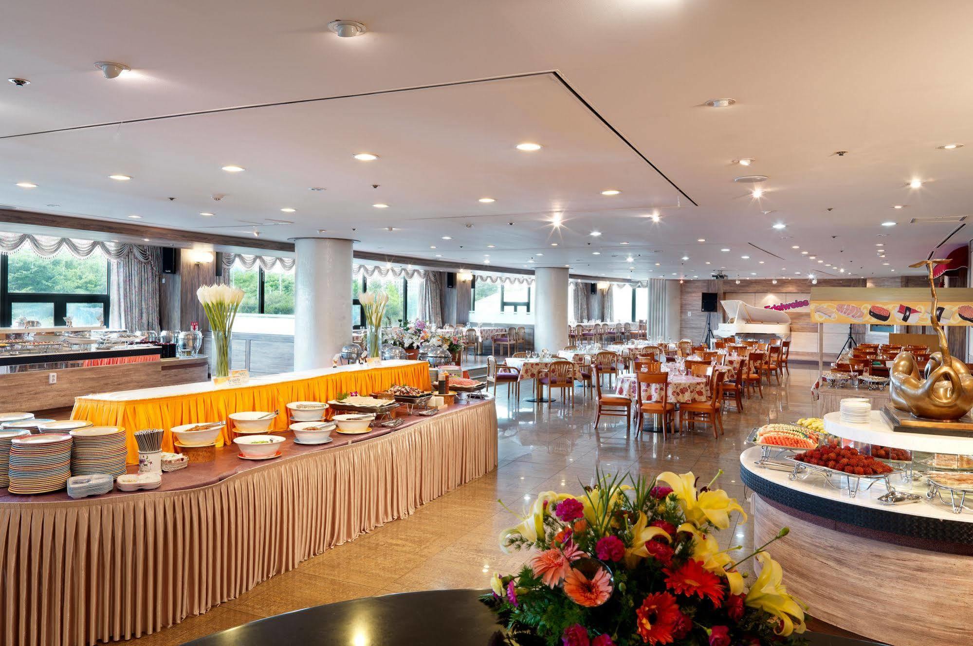 The K Hotel Gyeongju Bagian luar foto